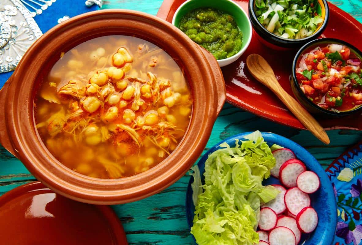 El pozole es un platillo obligado en el centro de México. Foto: Culinaria Mexicana.