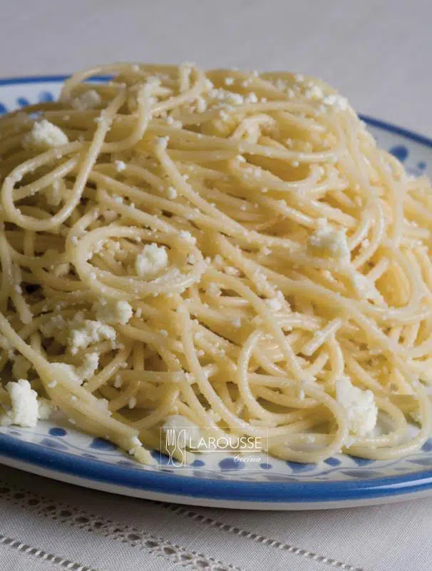 Espagueti a la mantequilla ⋆ Larousse Cocina