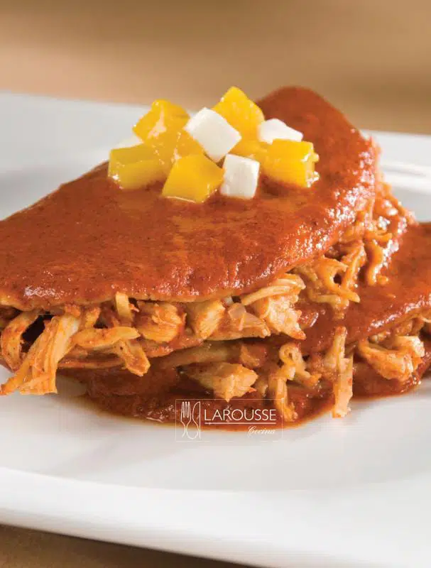 Enchiladas con salsa de achiote y mango ⋆ Larousse Cocina