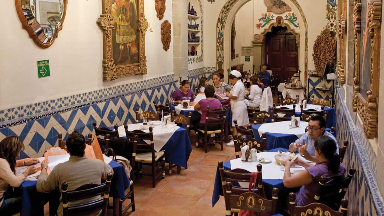 Foto: Restaurante, Café Tacuba en la Ciudad de México. © Ediciones Larousse / Francisco Palma