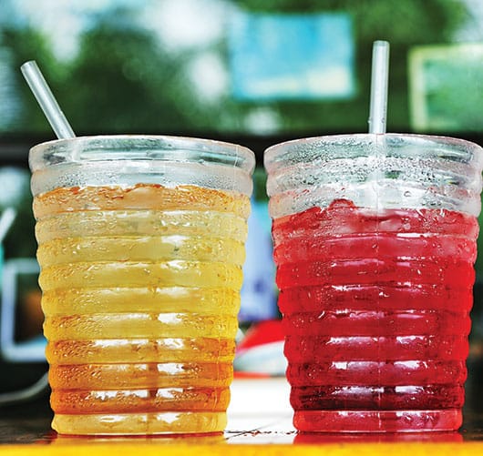 Foto: Refresco de sabores en vasos de vidrio. © Shutterstock.