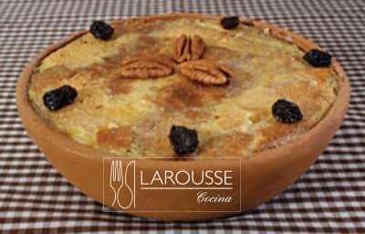 Foto: Pan, platillo de ante en plato de barro. © Ediciones Larousse.