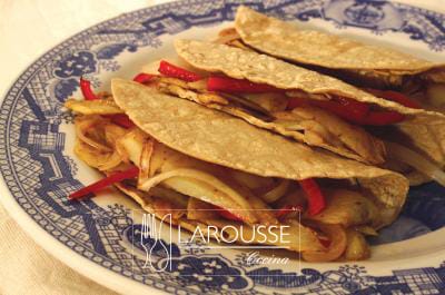 Foto: Tacos de cáscara de papa. © Ediciones Larousse.