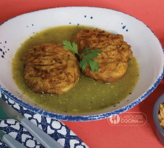 Tortitas de carne deshebrada con salsa verde ⋆ Larousse Cocina