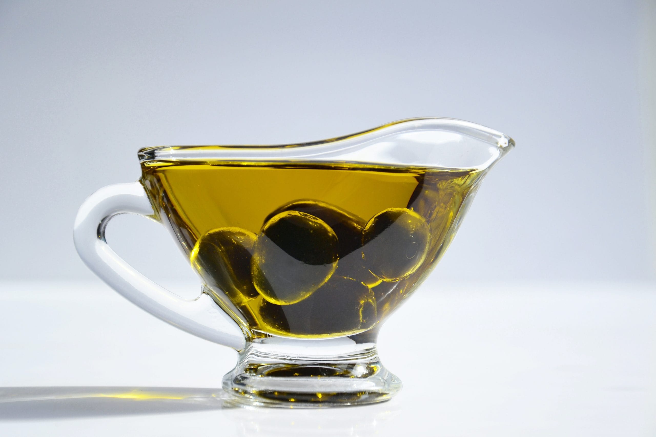 El aceite de oliva es uno de los más populares. Fuente: Archivo fotográfico de Larousse Cocina