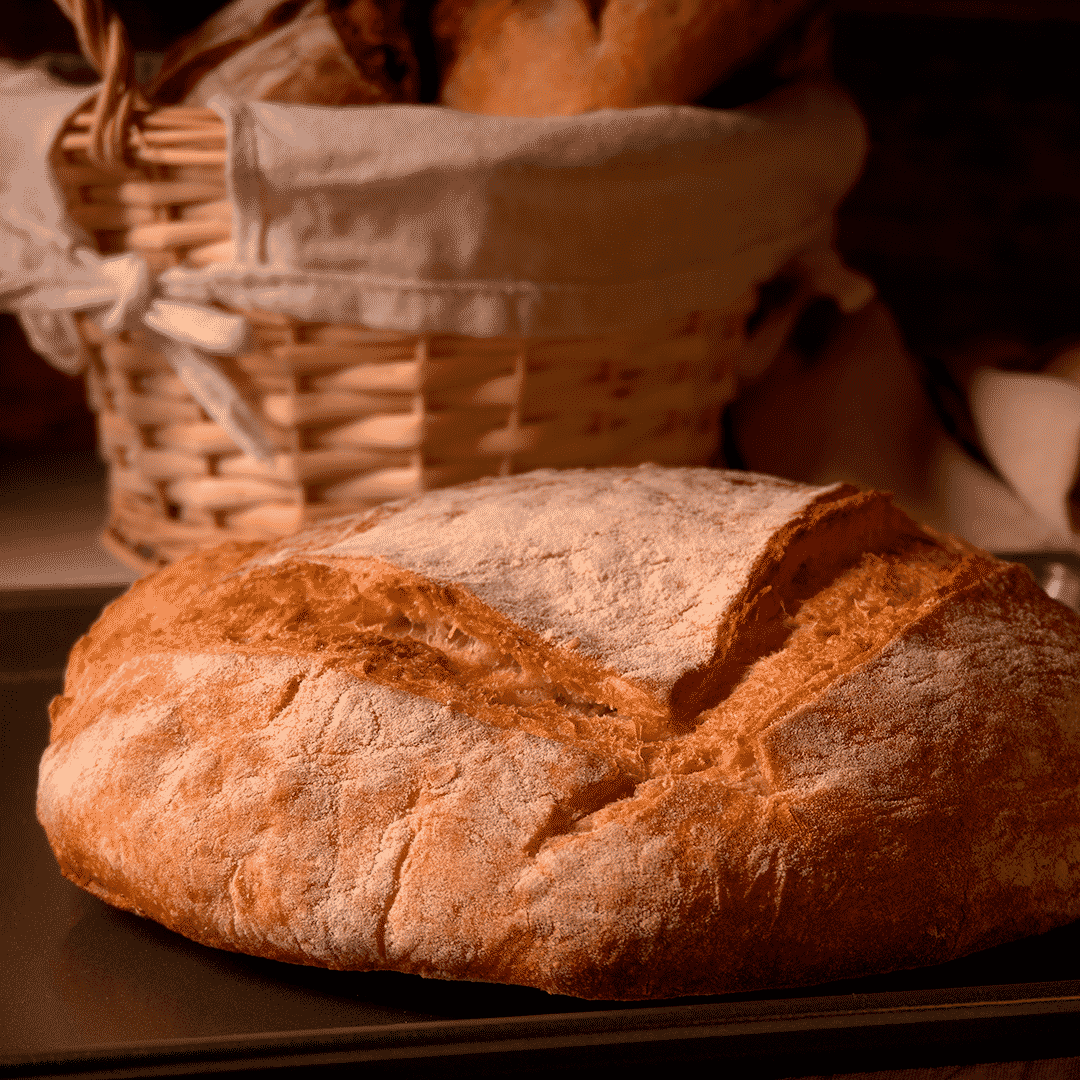 El pan de masa madre será tu acompañamiento ideal. Úsalo en sándwiches, toasts, sopas, etc. - Foto: Ediciones Larousse SA de CV.