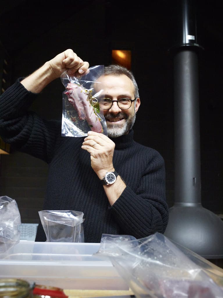 Massimo Bottura con bolsa de vacío. Fuente: Osteria Francescana. 