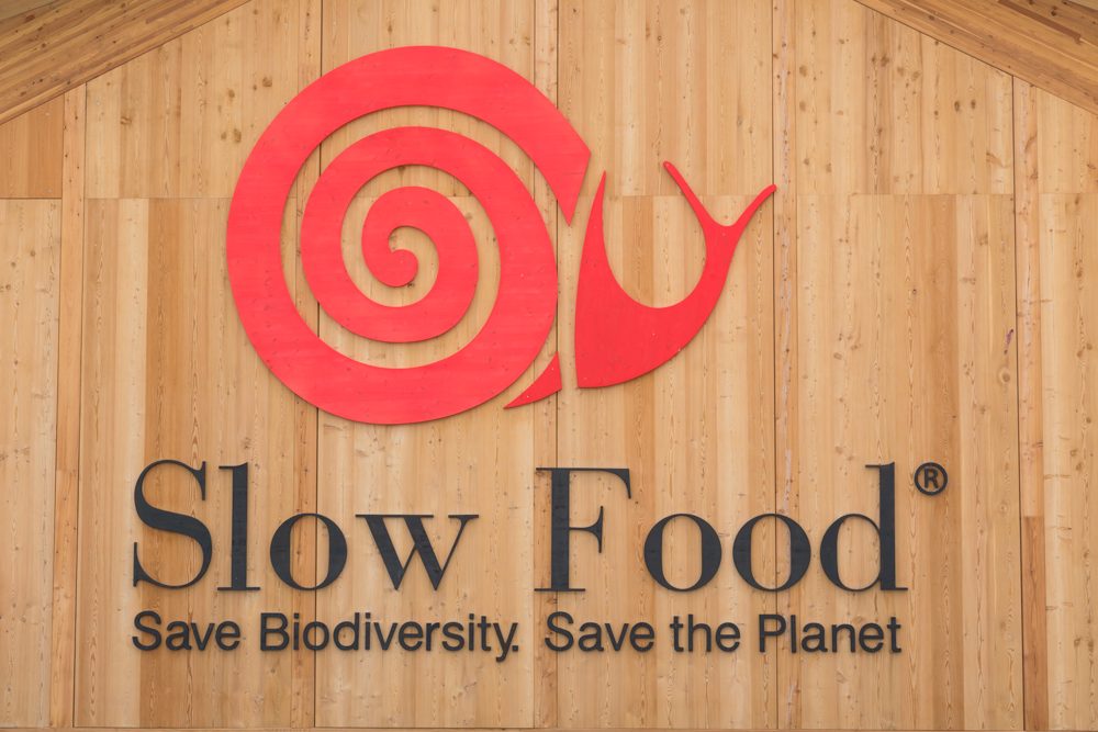 Logotípo de Slow Food. Fuente: Archivo fotográfico de Larousse Cocina.