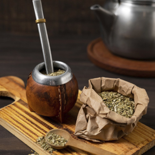 En países como Argentina, Paraguay, Uruguay y Chile se sustituye el consumo de café por infusiones de yerba mate.
